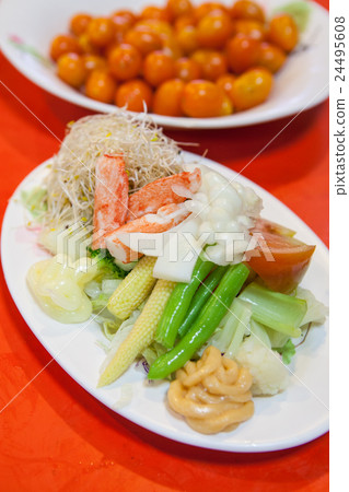 Chunghsiao Night Market Omelette Rice Chunghsiao Night Market Omelette Rice 24495608