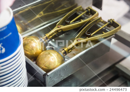 Carambola Juice & Yongfu ice cream 24496473