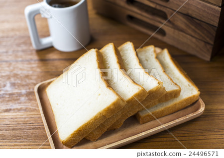 Le Petit Parisien Le Petit Parisien 24496571