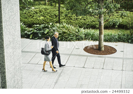 Moving office town 24499332