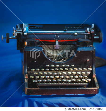 Vintage typewriter close up Vintage typewriter close up 24499863