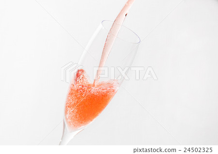 Pour the sparkling wine into the glass 24502325