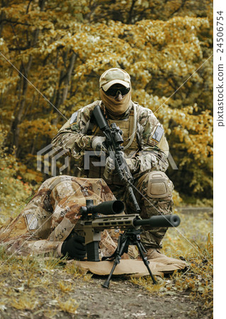 Sniper and spotter of Green Berets 24506754