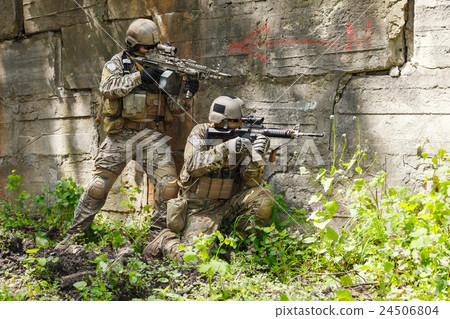 Green Berets soldiers in action 24506804