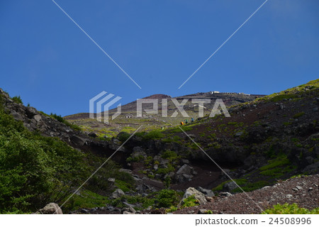 富士山富士宮山口步行山路人和富士山峰 24508996