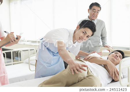 一個年輕的照顧者 24511423