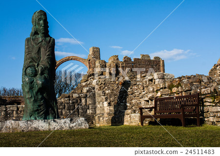 Lonely still statue. 24511483