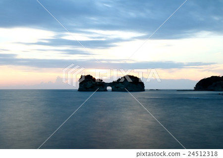 Kunishitsima, sunset (Nanki Shirahama) 24512318