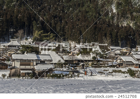 京都美山町雪景 24512708