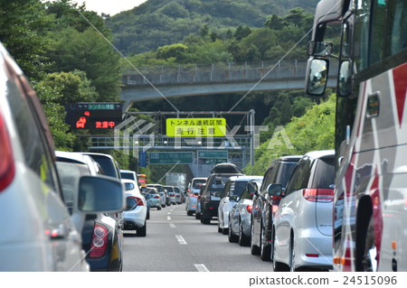 常磐高速公路上行線擁擠 24515096