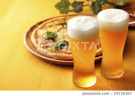 啤酒和比薩餅 24516367