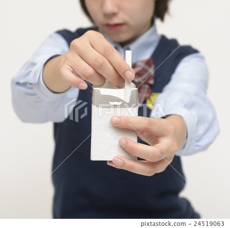 Minor sucking cigarettes 24519063