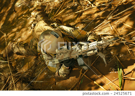 Green Beret in action Green Beret in action 24525671