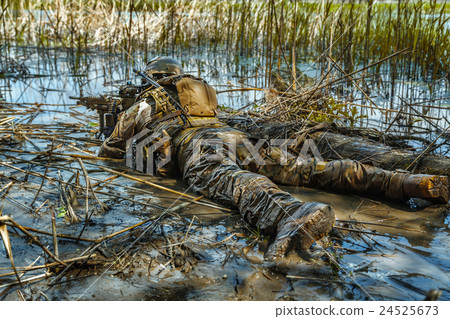Green Beret in action Green Beret in action 24525673