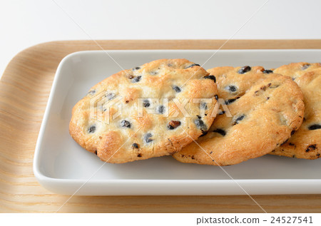 Black bean crackers Black bean crackers 24527541