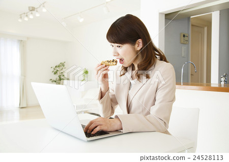 eat, eating, youthful 24528113