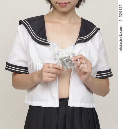 有避孕套的學校女孩 24529115