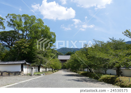 Daigaiji Daigoji Temple seen from the approach Daigaiji Daigoji Temple seen from the approach 24530575