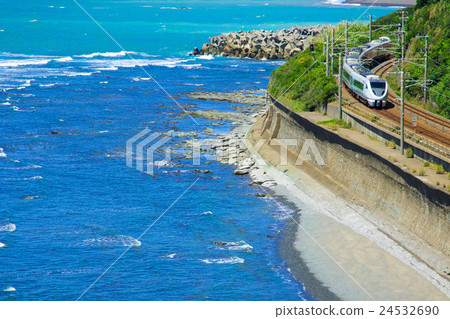 The Pacific Ocean and Limited Express Kuroshio 24532690