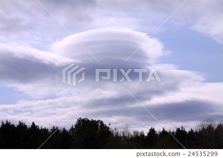 Mysterious lens cloud seen in Hokkaido · Biei 24535299