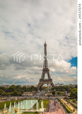 The Eiffel Tower in Paris 24537074