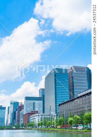 Tokyo · Marunouchi office district 24537312