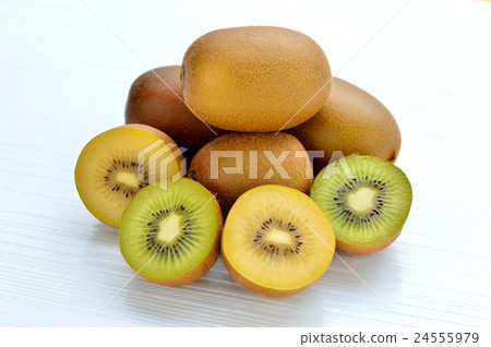 Careful) The green leaves in the background are not kiwi leaves. Kiwifruit (Green Kiwi and Yellow Kiwi). 24555979