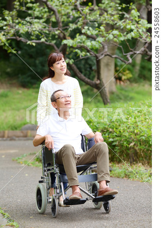 Care image / walk 24558603