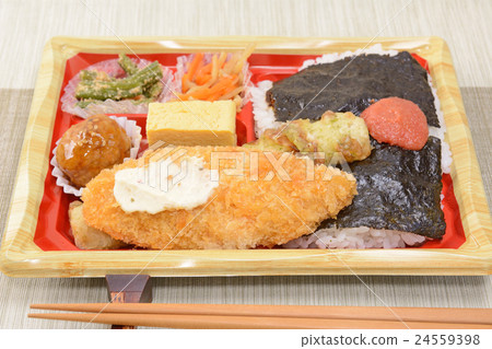 Delicious white fish Fry Nori bento Delicious white fish Fry Nori bento 24559398