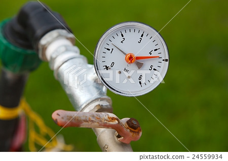Manometer on pipes 24559934