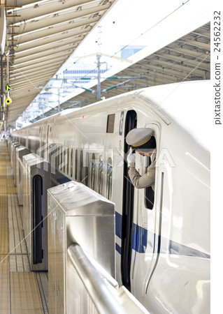 Tokyo station Shinkansen departure scenery Tokyo station Shinkansen departure scenery 24562232