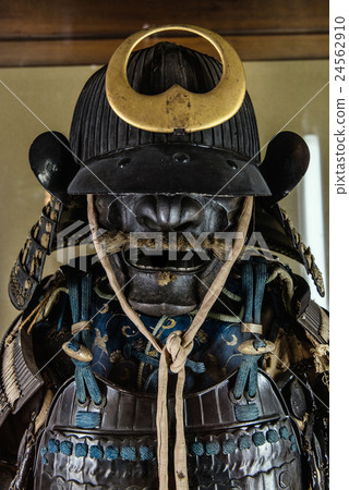Armor of four hundred years ago 24562910