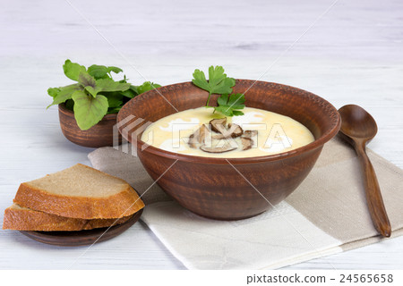 cream soup with porcini mushrooms 24565658