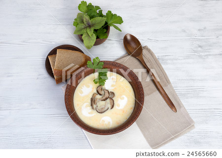 cream soup with porcini mushrooms 24565660