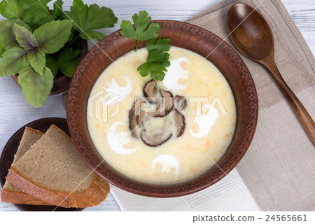 cream soup with porcini mushrooms 24565661