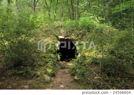 長野縣的松川村爺爺墓葬土墩 24566604