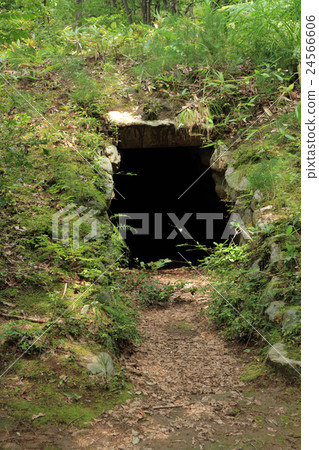 長野縣的松川村爺爺墓葬土墩 長野縣的松川村爺爺墓葬土墩 24566606