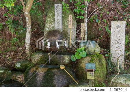 <Shimane Prefecture> Tamasakuyu Shrine, Wish Stone 24567044