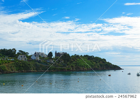 Scenery of the waterside of Port-Mer-Cancale in France 24567962