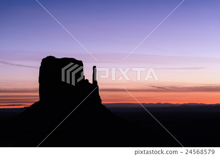 Monument Valley, Tribal Park, Arizona, Utah, USA 24568579
