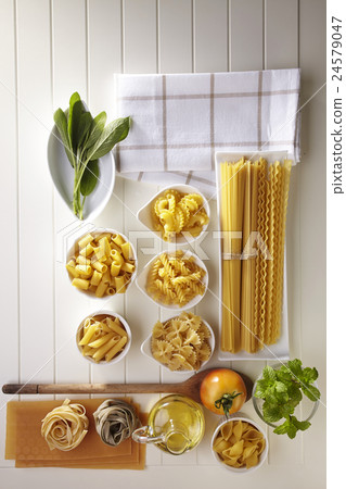 dry pasta 24579047