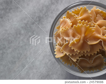 pasta pasta 24579086
