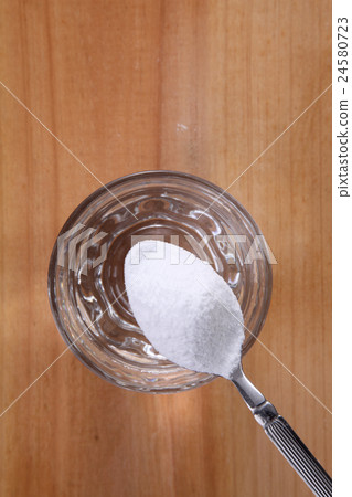 baking soda 24580723