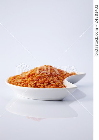 red rentils 24581432