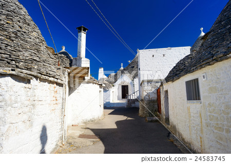 Traditional trulli houses in Alberobello 24583745