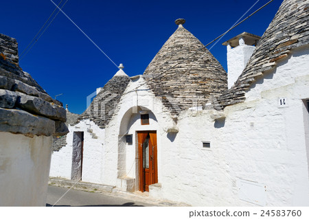 Traditional trulli houses in Alberobello Traditional trulli houses in Alberobello 24583760
