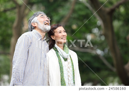 年長夫婦 24586160