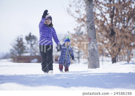 雪橇兒童男孩 24586198