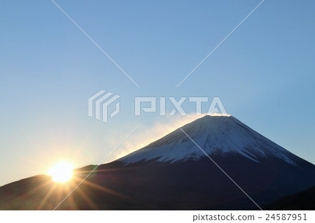 Mt. Fuji and the New Year's Day 24587951