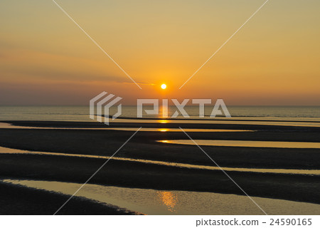 Sunset over the Masutama coast 24590165